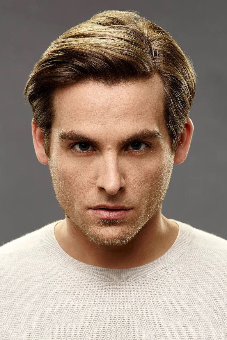 Кевін Зеґерс / Kevin Zegers TMDB Photo