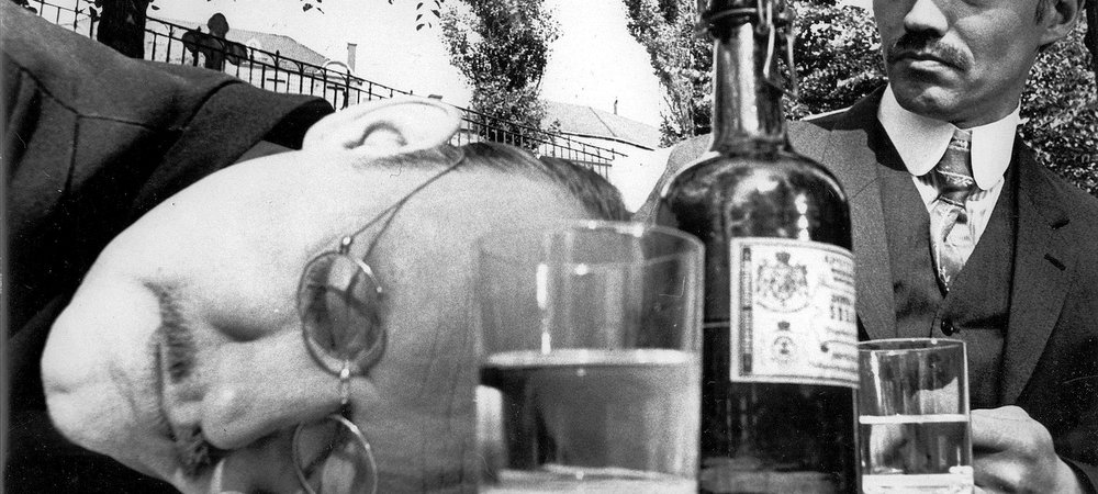 Backdrop of Doctor Glas