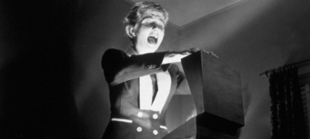 Backdrop of Kiss Me Deadly