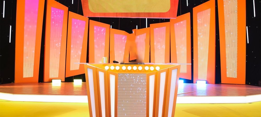 Backdrop of Et alors ?