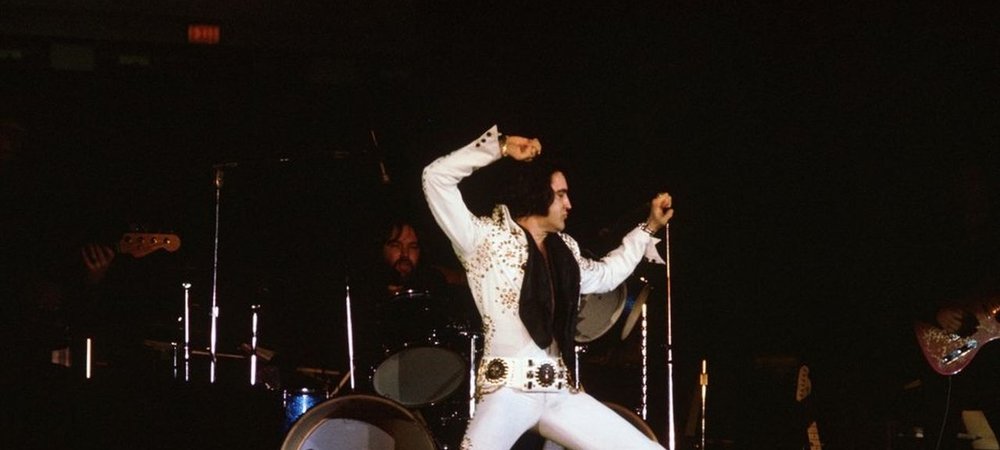 Backdrop of Elvis on Tour