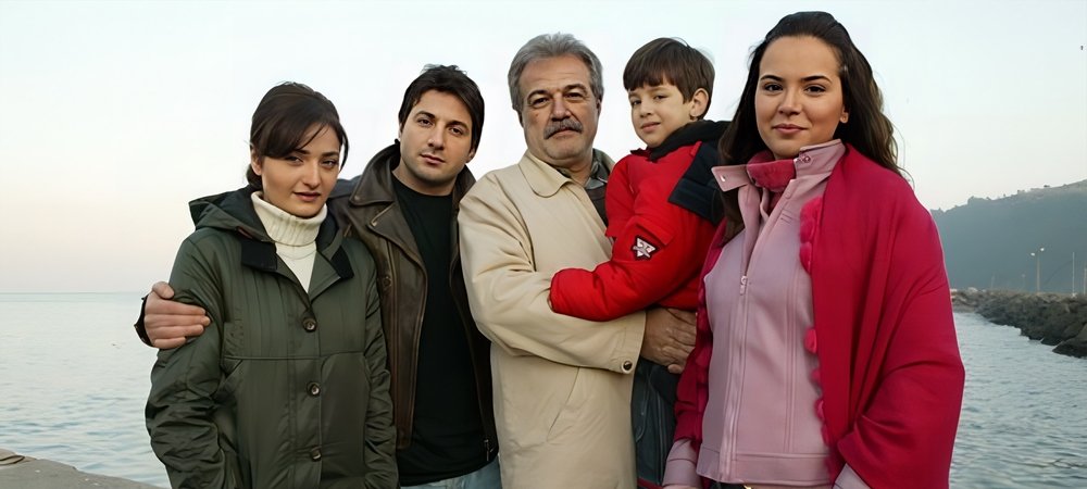 Backdrop of Sev Kardeşim