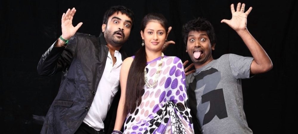 Backdrop of Aavi Kumar