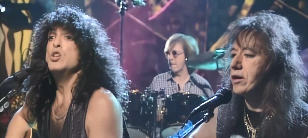 Backdrop of Kiss: Unplugged