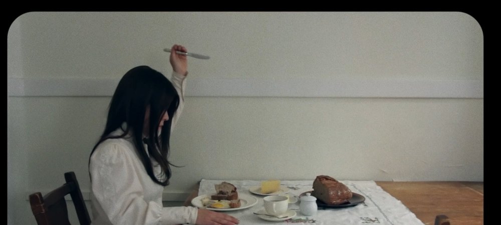 Backdrop of I Am a Ghost