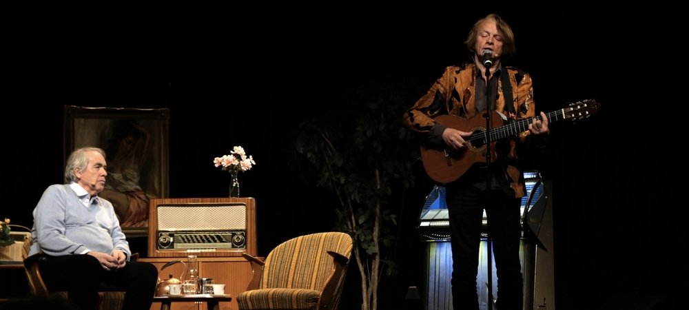 Backdrop of The Songwriter