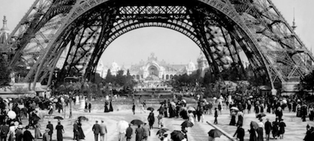 Backdrop of Paris 1900
