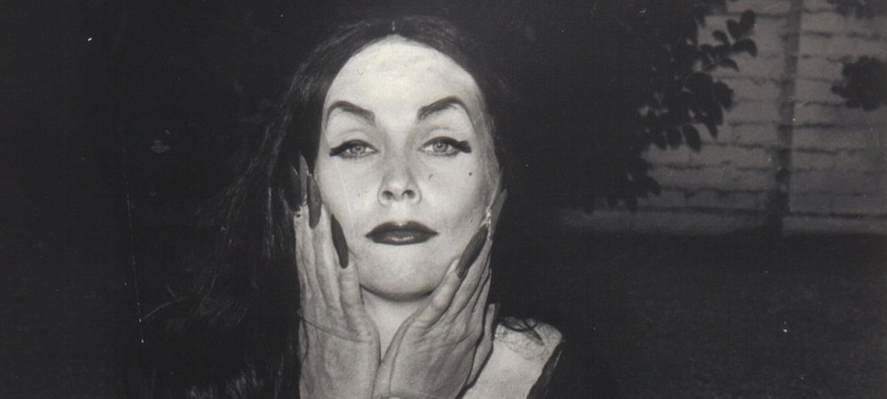 Backdrop of Vampira: The Movie