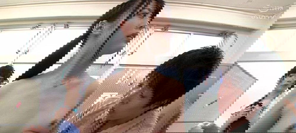 Backdrop of 時間を止めるAV!なのにあえぎ声とピクつきをガマンできない敏感女優を「撮影になんねーよ!」と予定外の中出しレイプ!