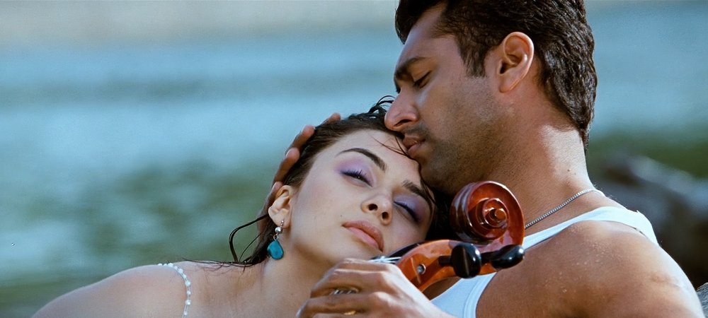 Backdrop of Engeyum Kadhal