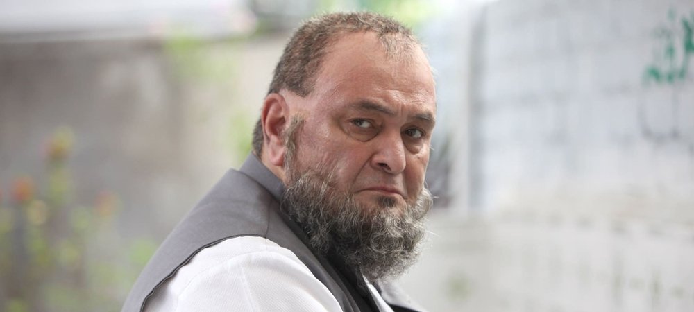 Backdrop of Mulk