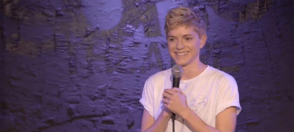 Backdrop of Mae Martin: Us