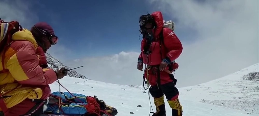 Backdrop of Everest Rescue