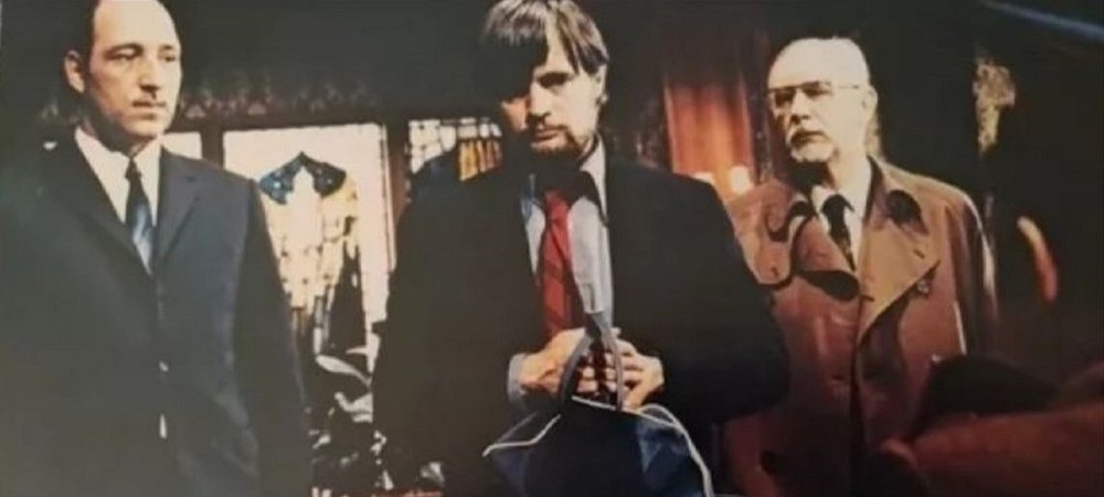 Backdrop of Hauser's Memory