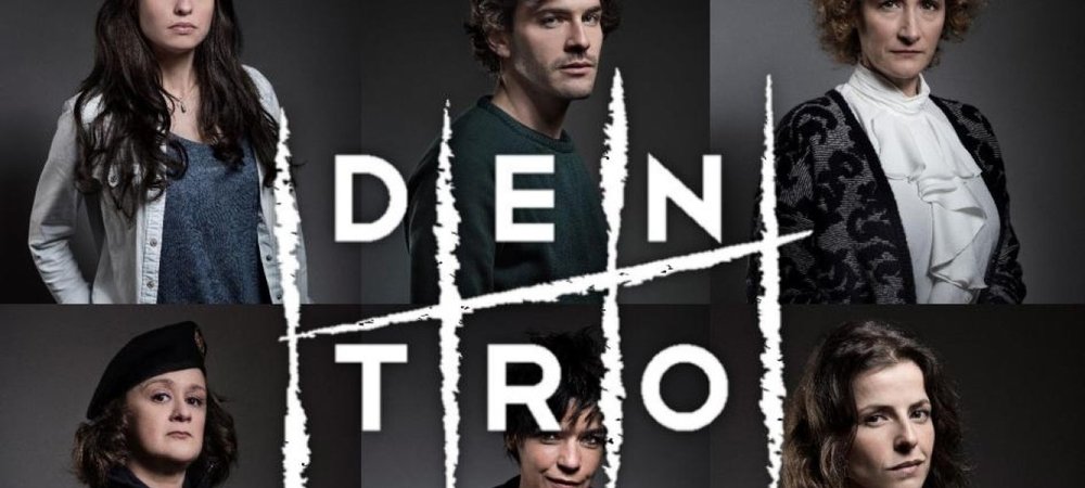 Backdrop of Dentro
