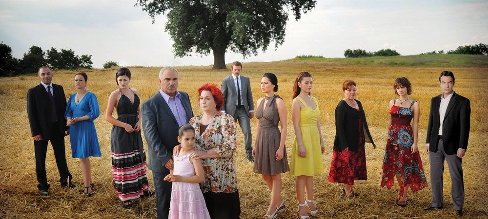 Backdrop of Yaprak Dökümü