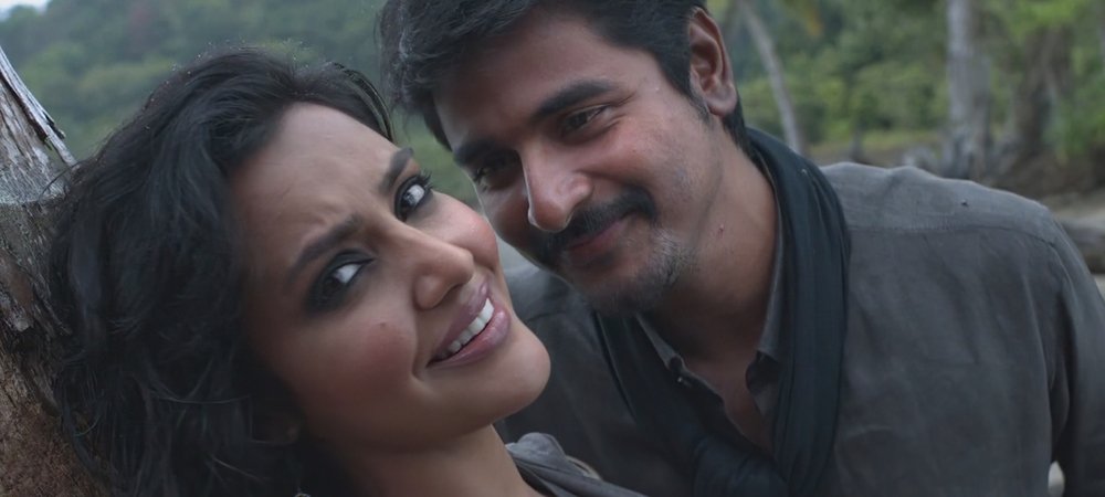 Backdrop of Ethir Neechal