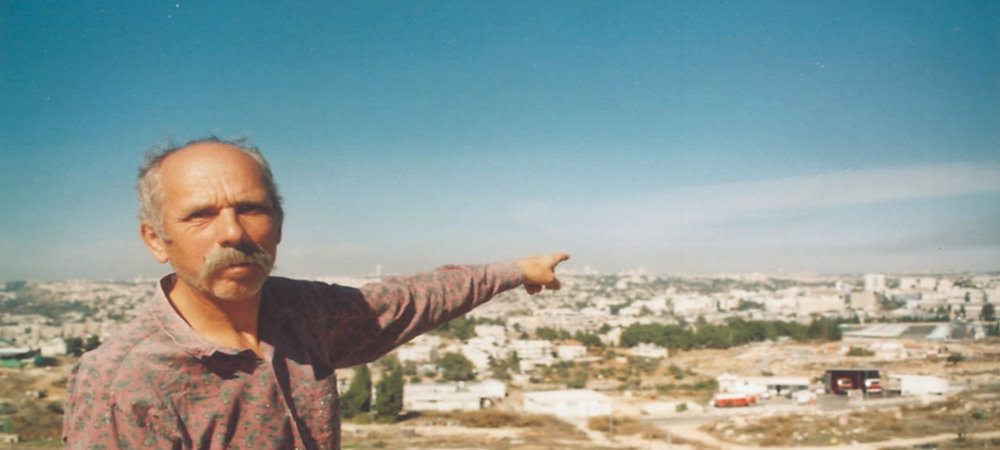 Backdrop of Tolya