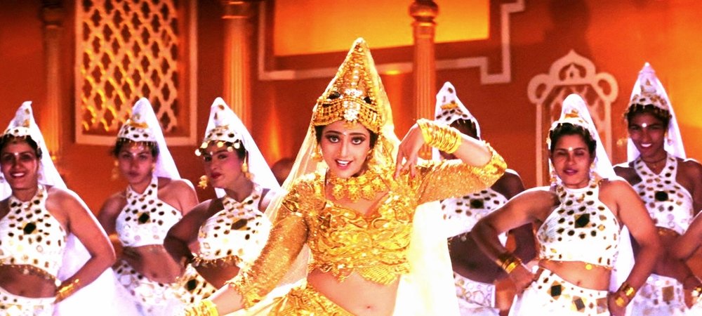 Backdrop of Muthu