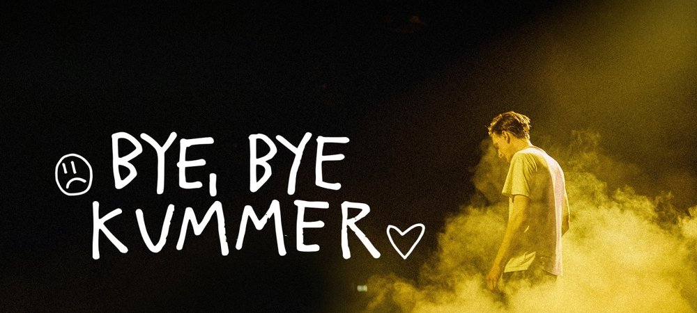 Backdrop of BYE, BYE KUMMER