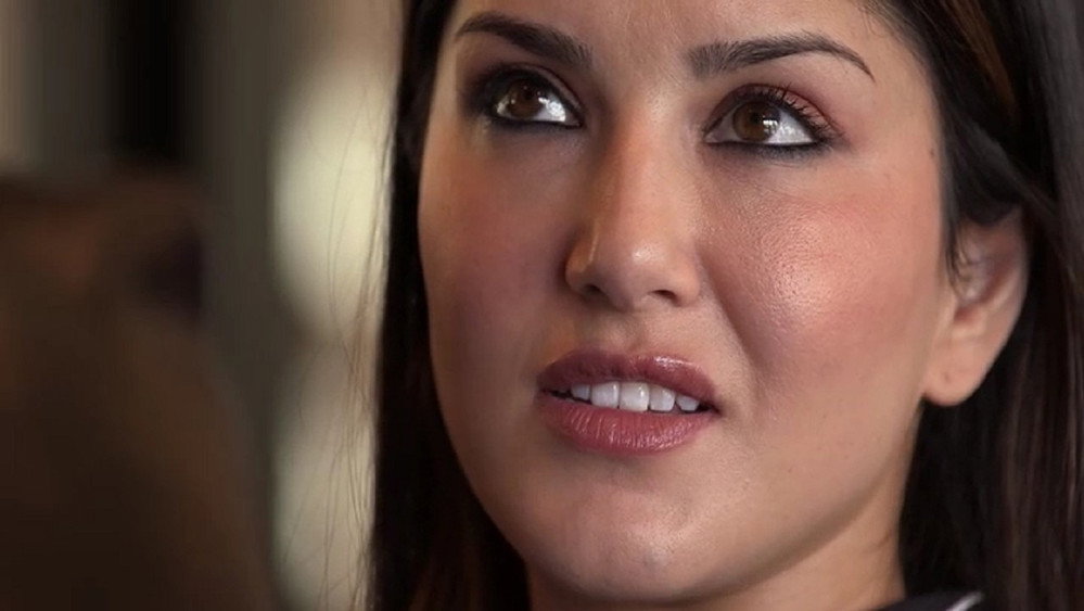 桑妮·黎翁,Mostly Sunny(2017电影)