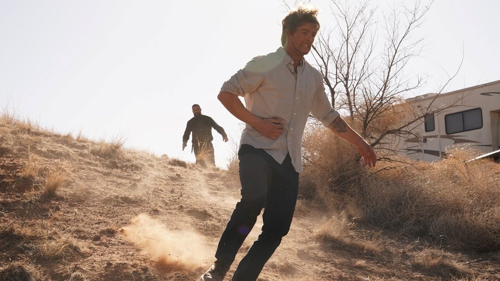 Corre y dispara