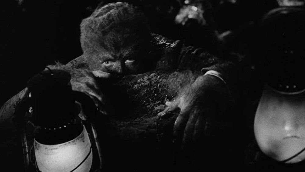 不死之魔,The Undying Monster(1942电影)