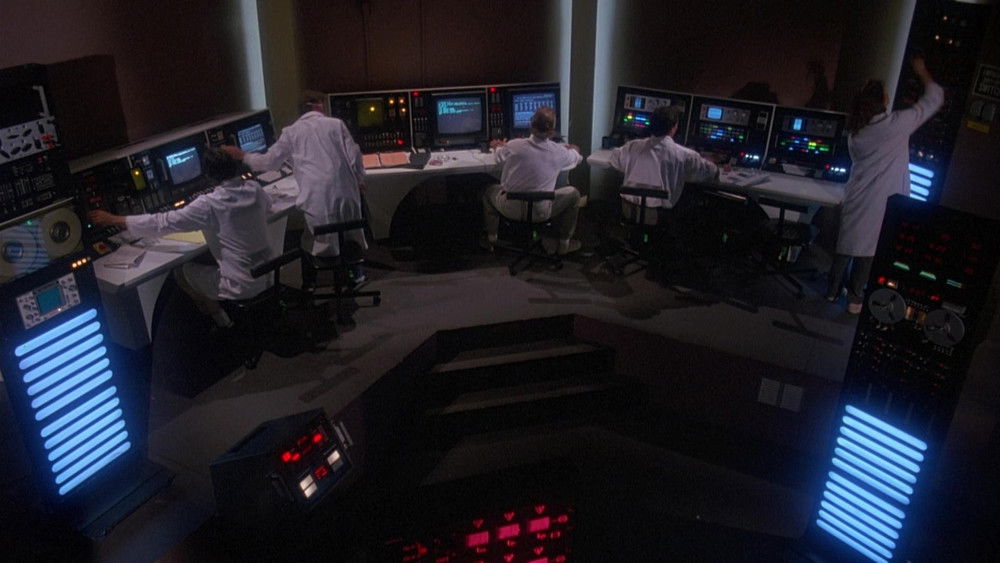 魔茧入侵,Deep Space(1988电影)