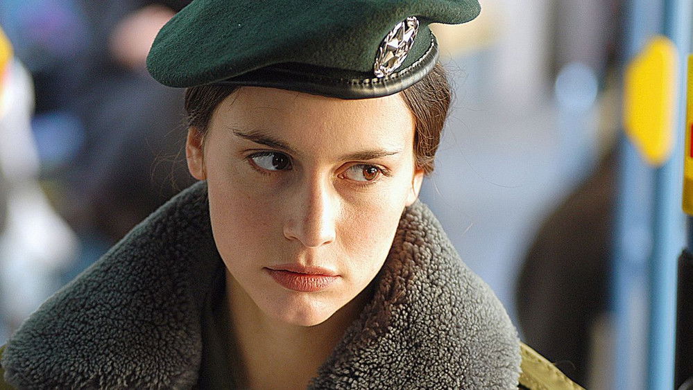 莫莉与莎莎,קרוב לבית(2005电影)