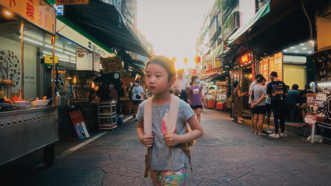 Left-Handed Girl