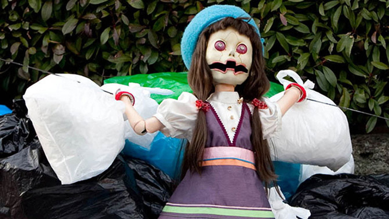 The P's Game/The Doll Has Sticky Fingers