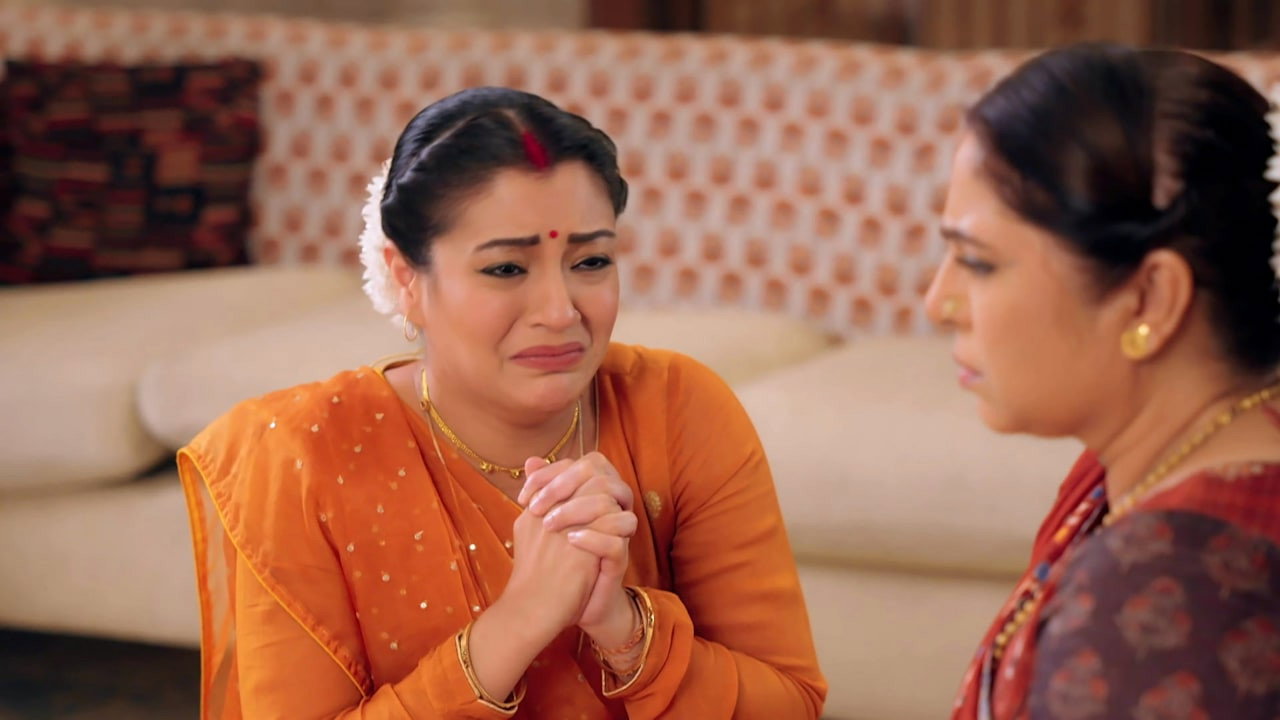 Pinky, Gunjan Get Exposed