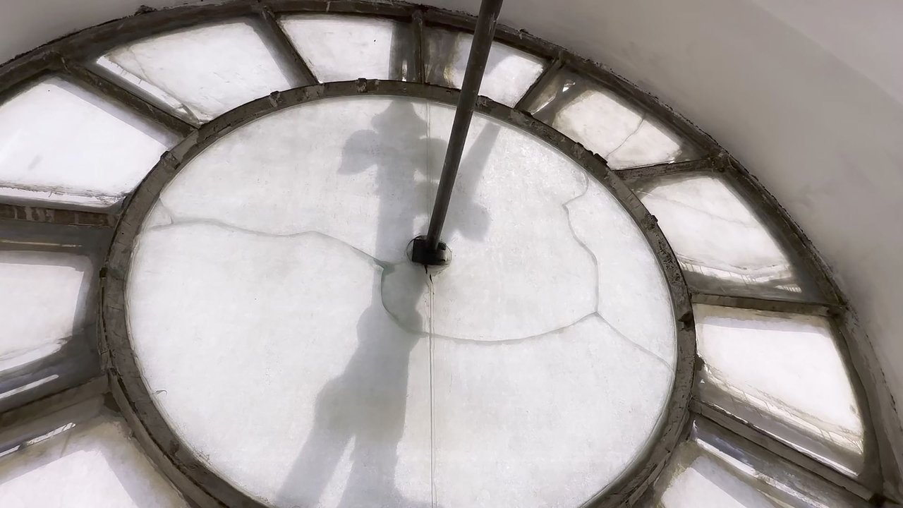 L'Horloge de l'apocalypse : Quelques secondes pour sauver le monde backdrop