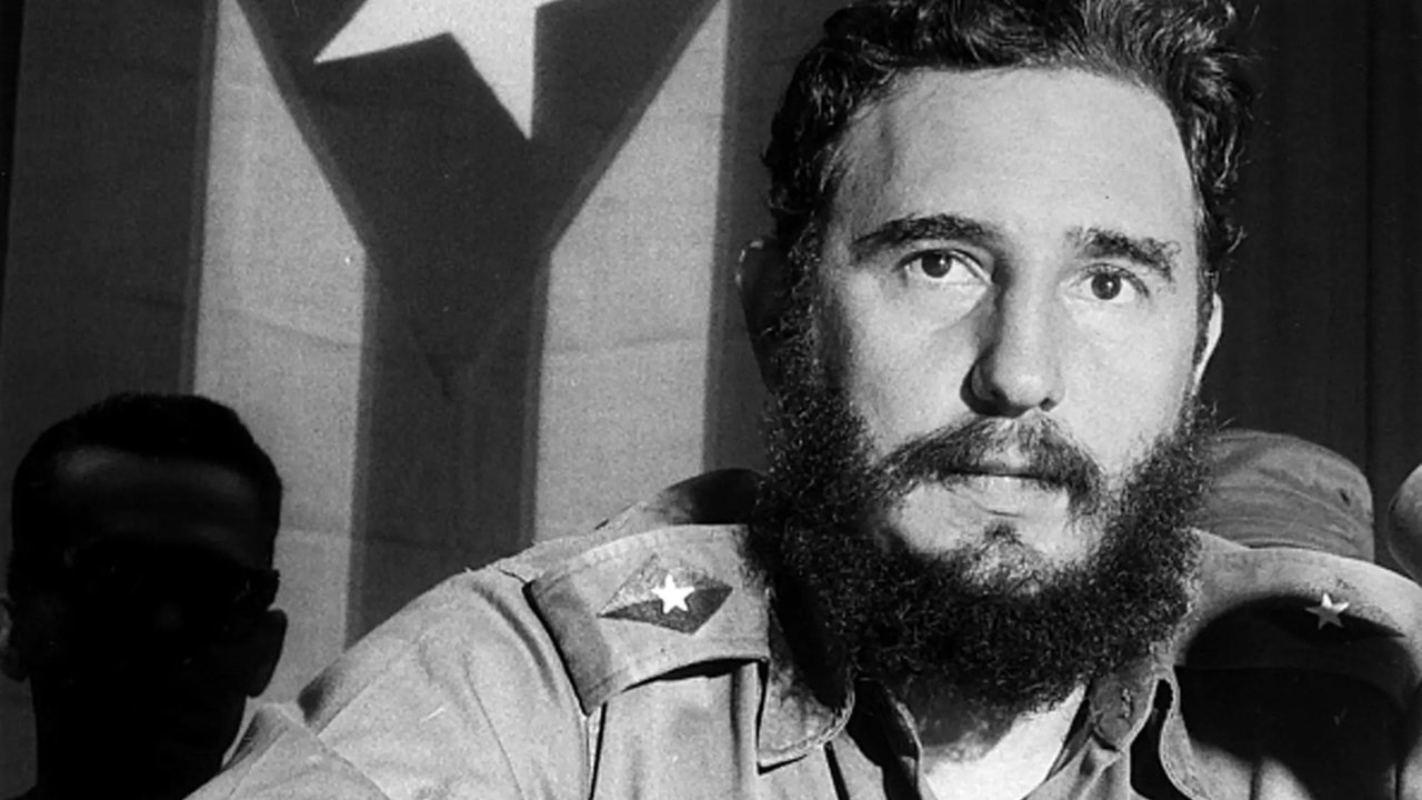 Avec Castro à l'heure du crime backdrop