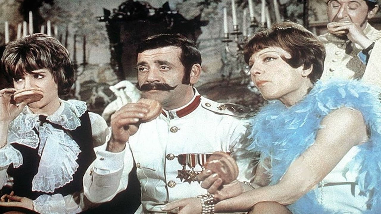 Un drôle de colonel backdrop