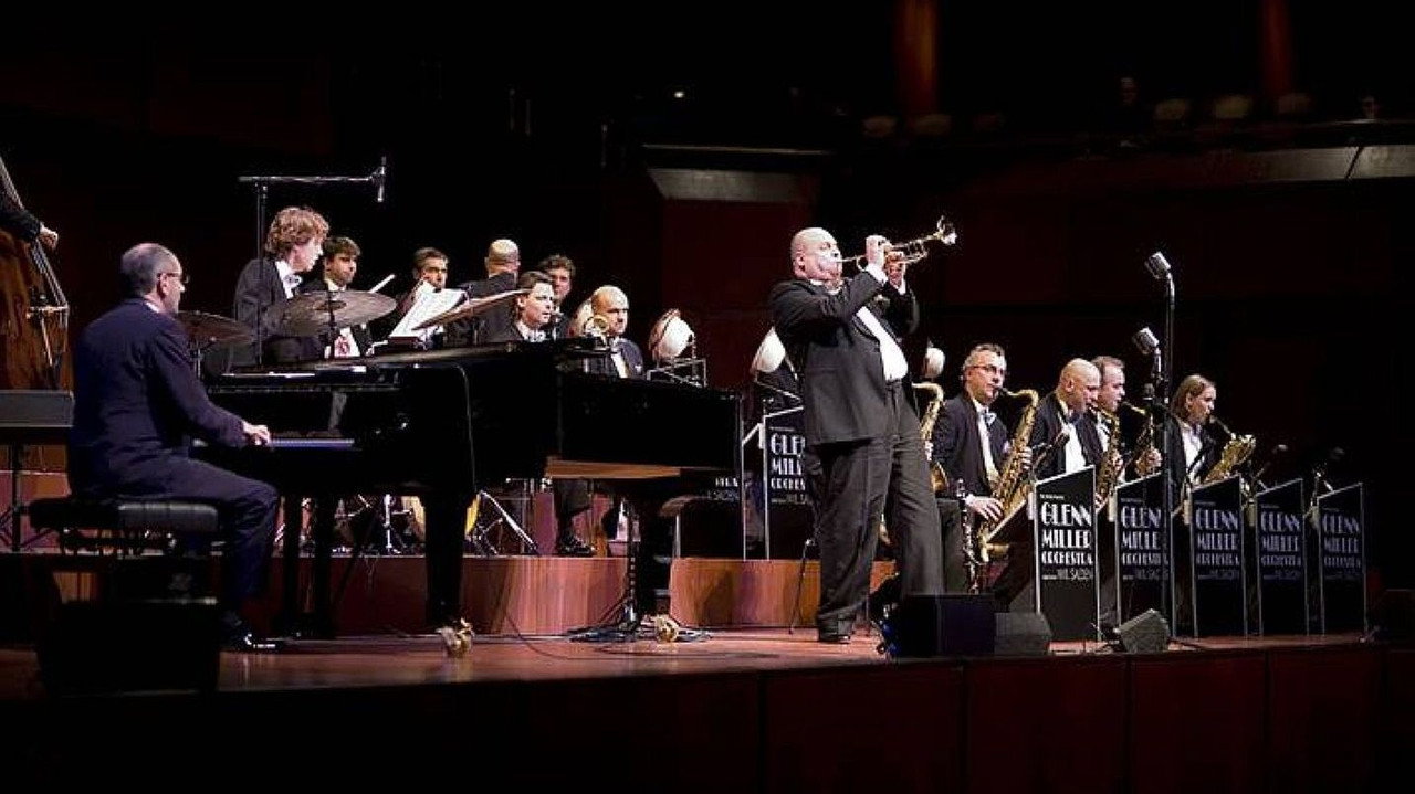 backdrop Glenn Miller Orchestra - Live In Concert