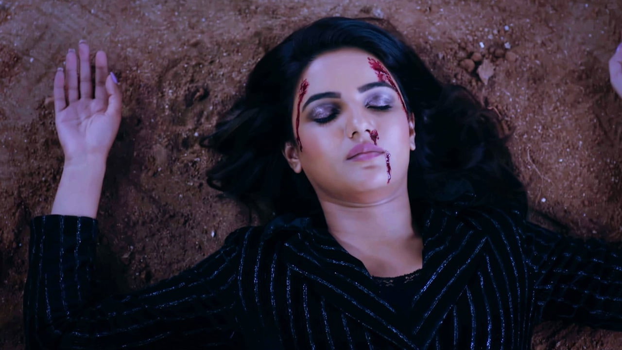 Nayantara Falls Off The Cliff!