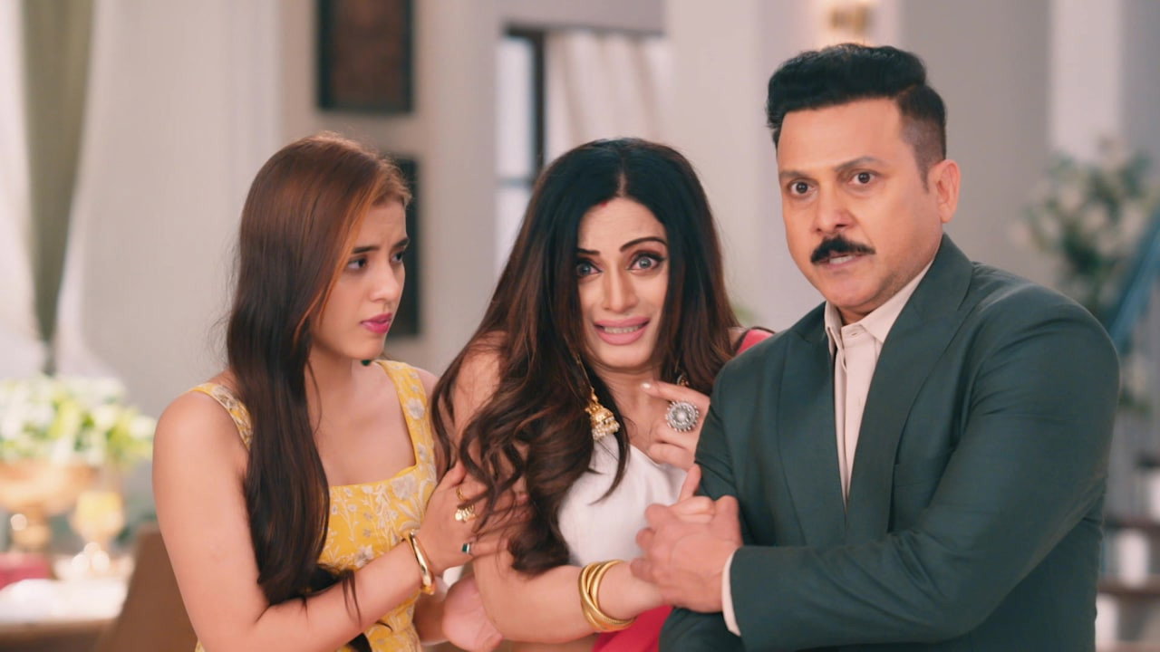 Khushi Slaps Queenie In Anger