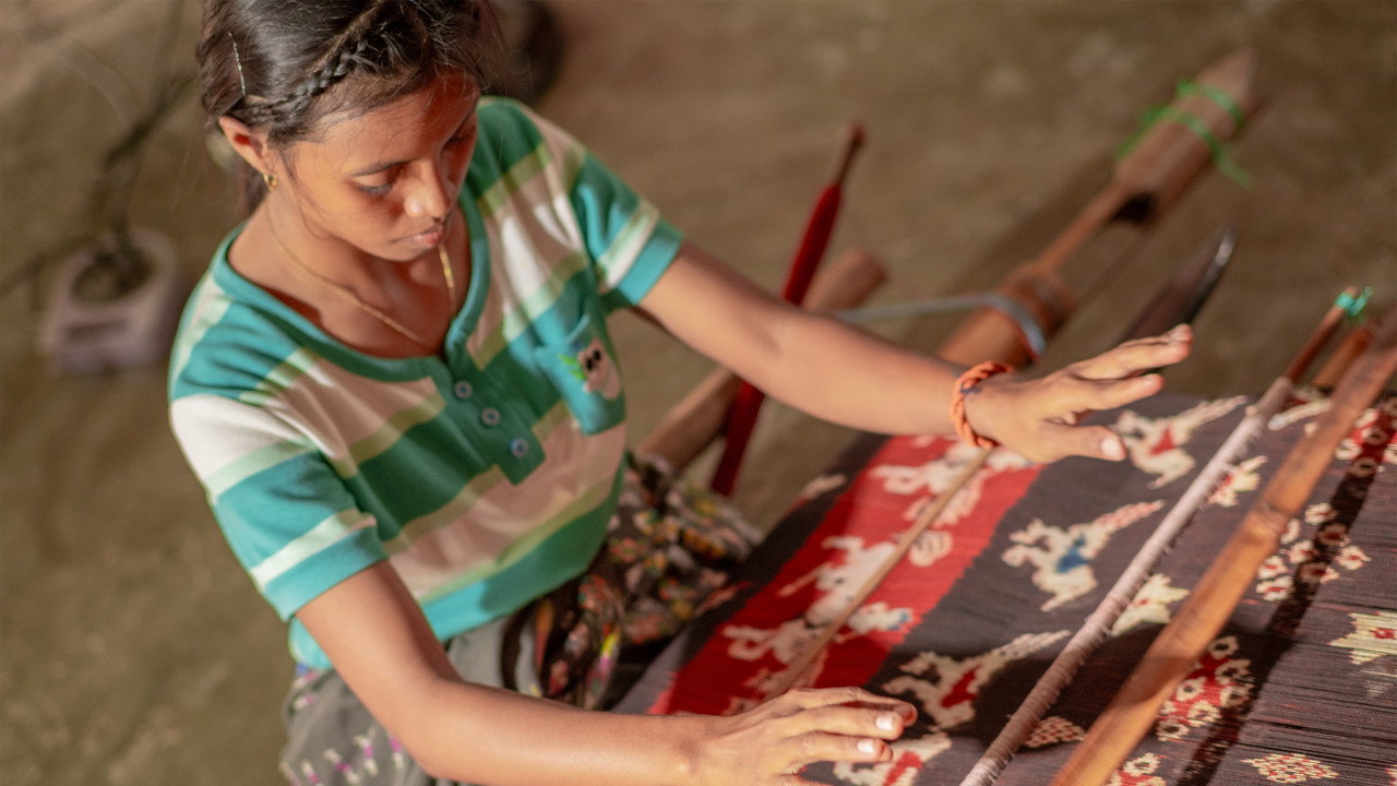 backdrop Inggi: The Soul of Kaliuda Weaving