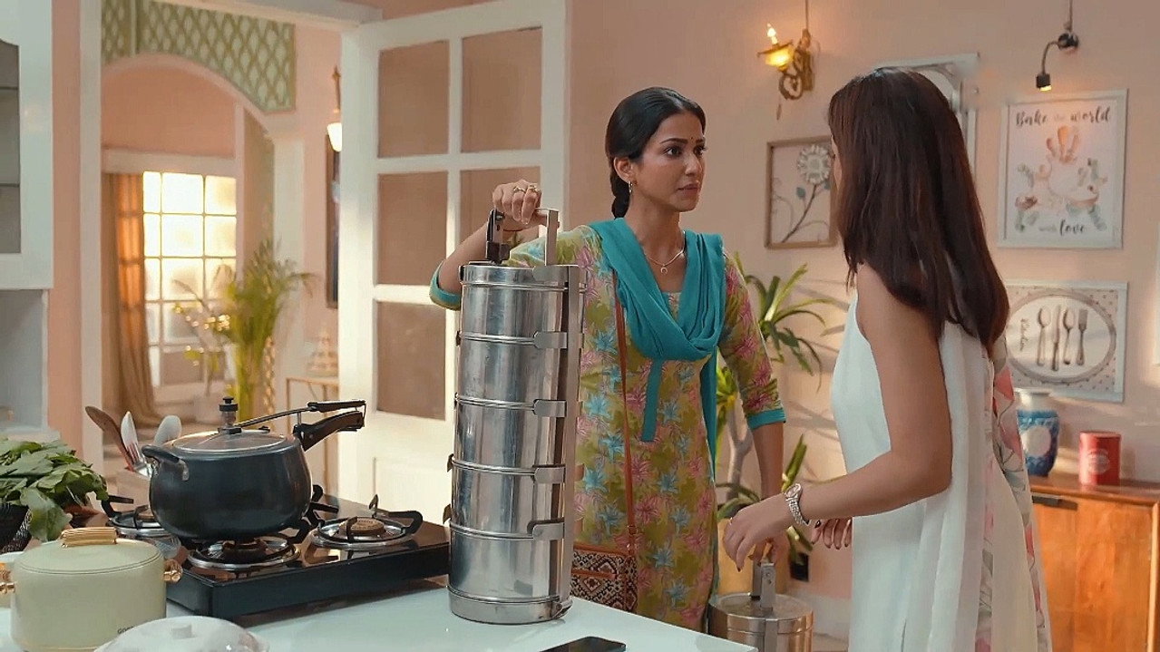 Sneha sees Siddhu at Purvi's house