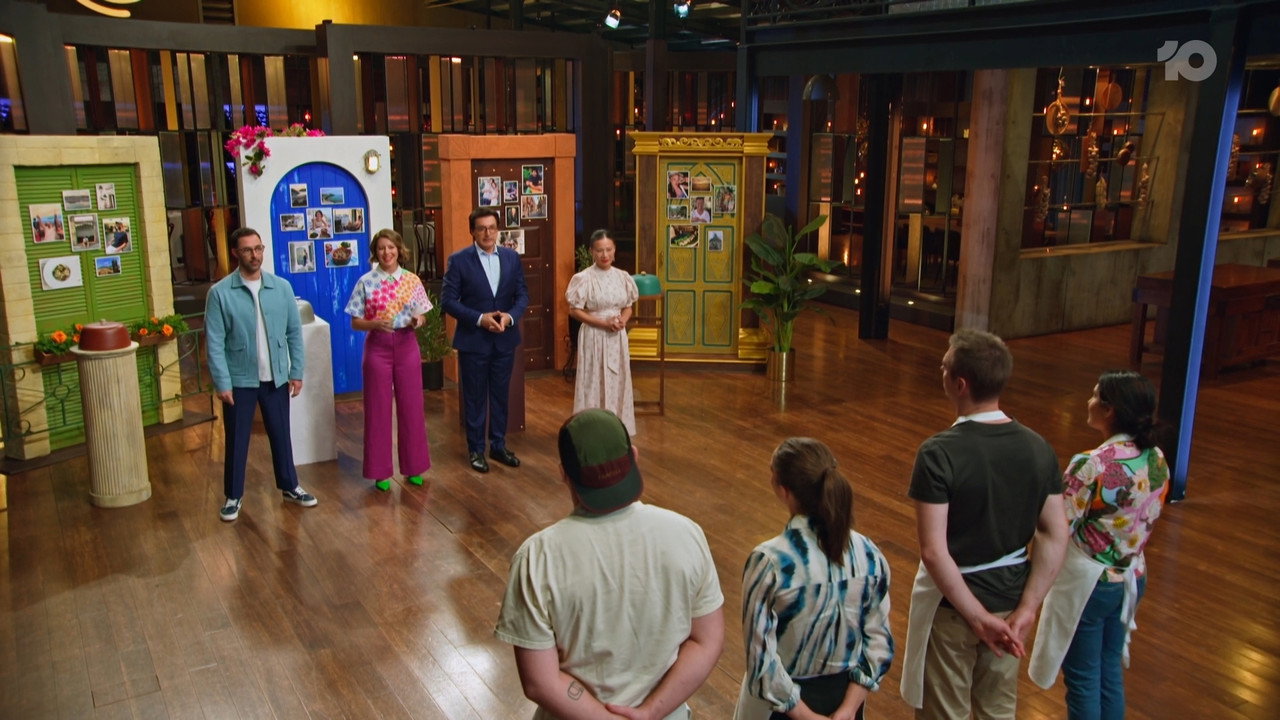 Four Contestants, Four Judges, Four Cloches