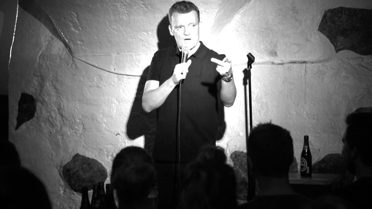 backdrop Frank Hvam - Inappropriate
