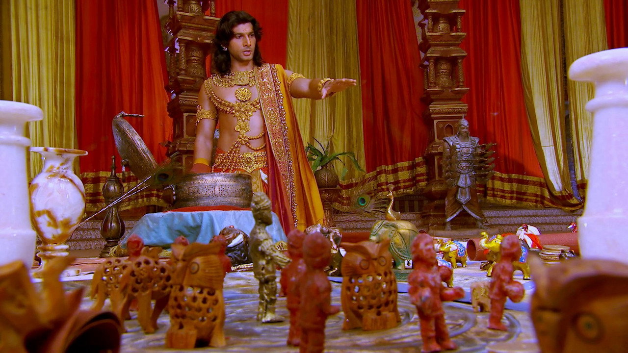 Bhishma guides Dhritarashtra