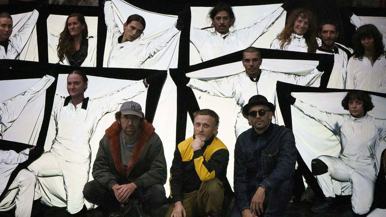 backdrop Dans la lumière - Au cœur de la création du spectacle signé JR, Damien Jalet et Thomas Bangalter