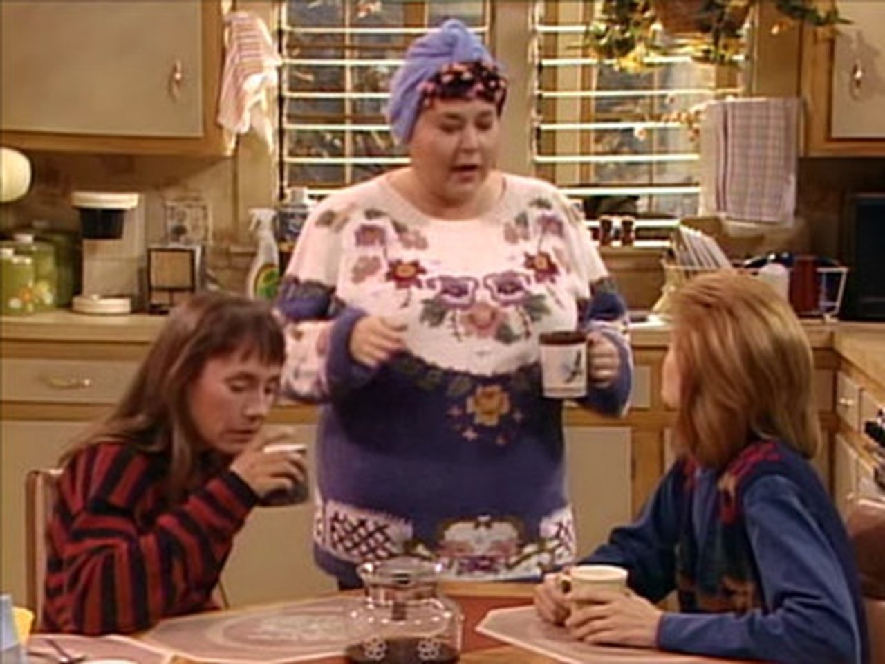 Roseanne - Season 3 Episode 8 : PMS, I Love You