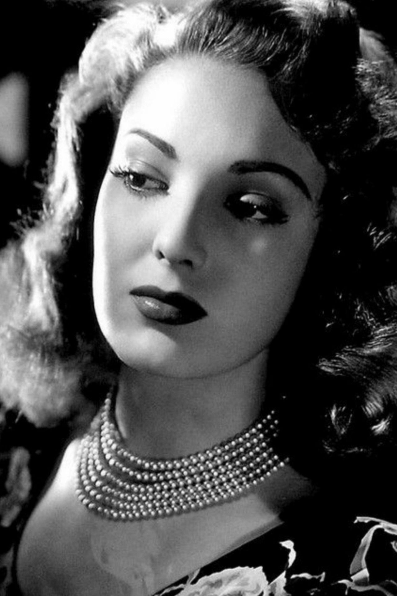 Linda Darnell: Hollywood's Fallen Angel Backdrop
