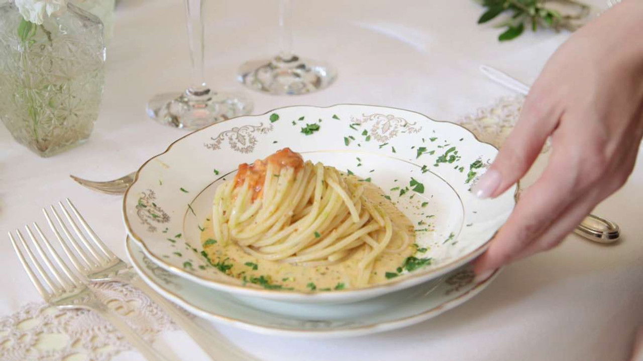 Cortesie per gli ospiti — Épisode 23