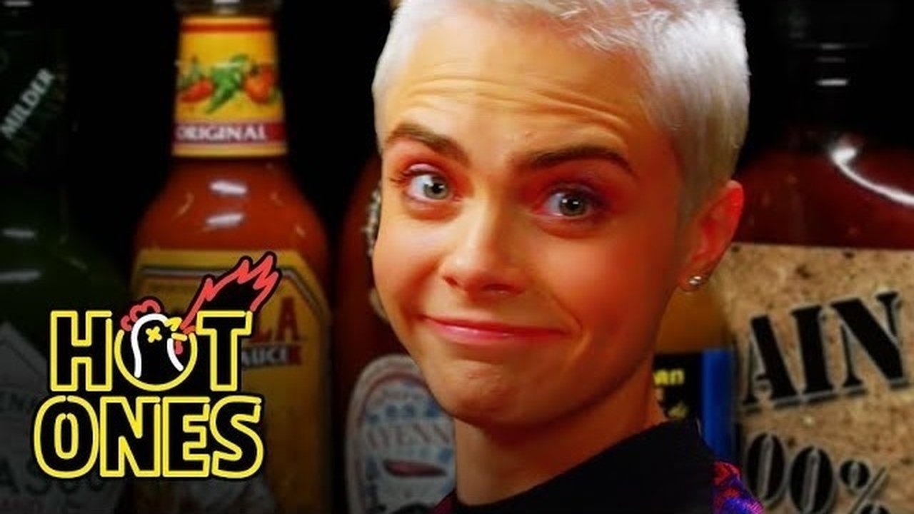 Hot Ones - Season 4 Episode 1 : Cara Delevingne Shows Her Hot Sauce Balls While Eating Spicy Wings