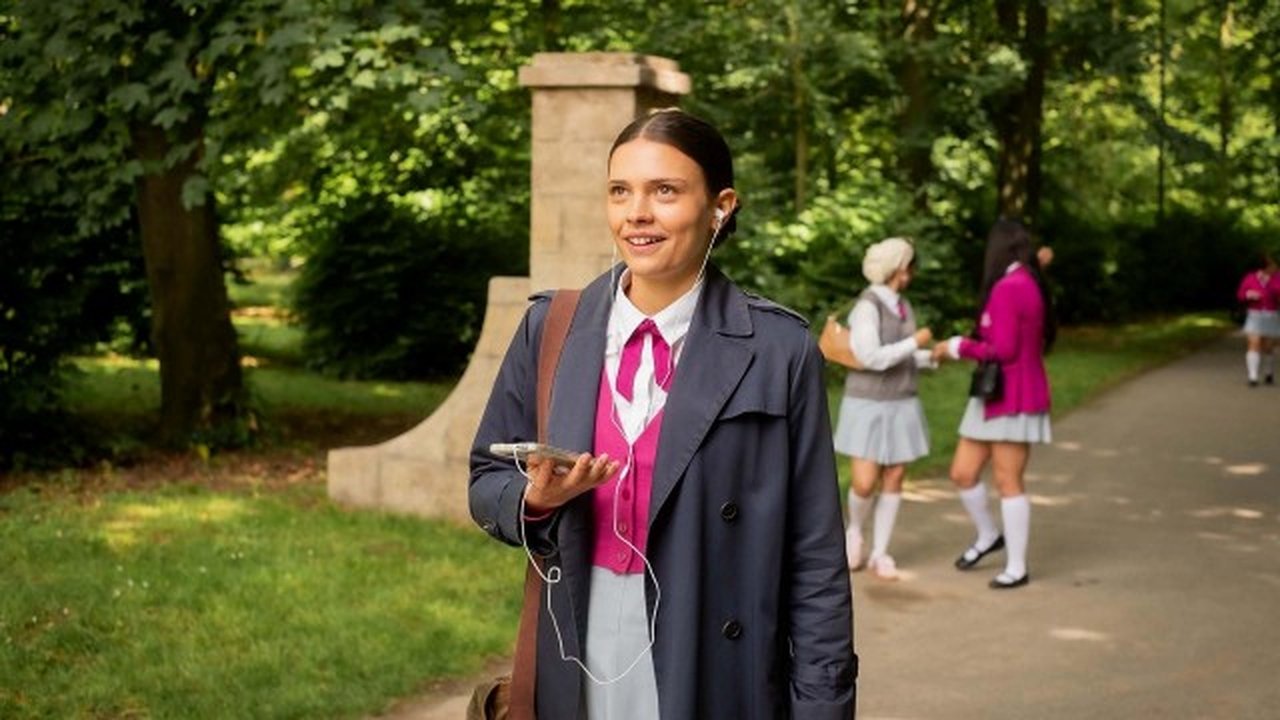 Maxton Hall - The World Between Us - Season 2 Episode 1 : Devastated