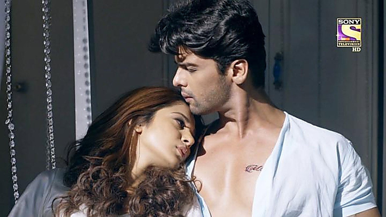 Maya Tattooes Her Name On Arjun
